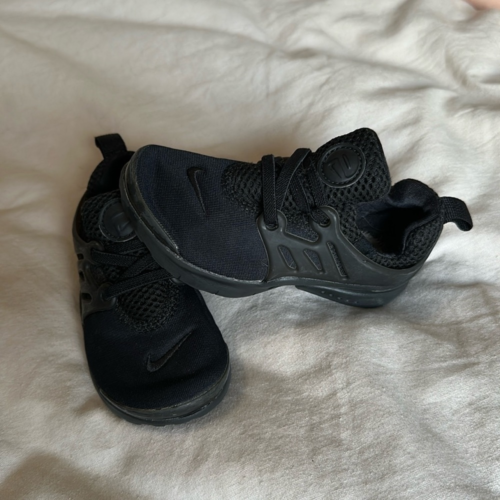 Adidas Swift Run Black